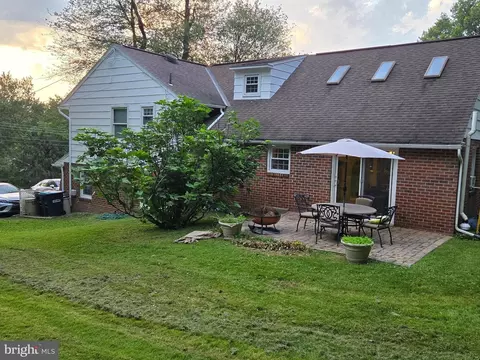 Exterior - 1086 Townsend Cir, Wayne, PA 19087 photo 5 of 7