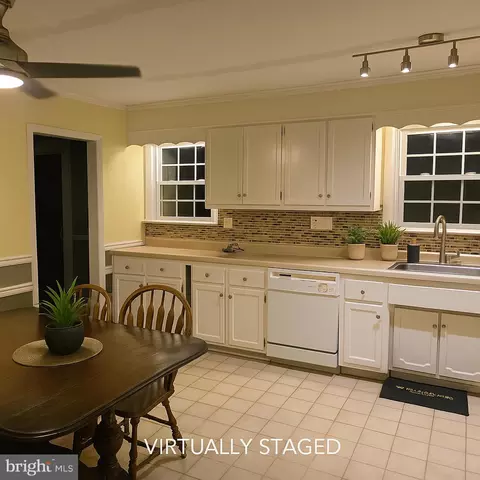 Kitchen - 1086 Townsend Cir, Wayne, PA 19087 photo 2 of 4