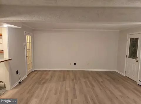 Living - 1086 Townsend Cir, Wayne, PA 19087 photo 3 of 11