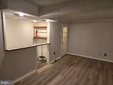 Living - 1086 Townsend Cir, Wayne, PA 19087 photo 2 of 11
