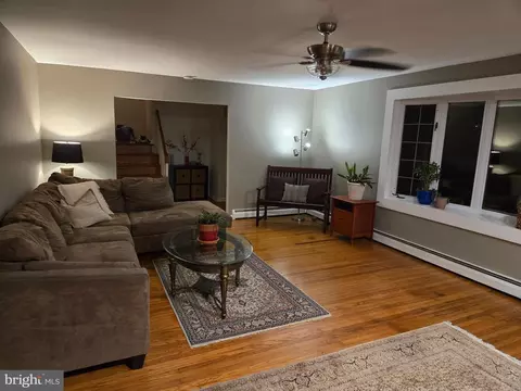 Living - 1086 Townsend Cir, Wayne, PA 19087 photo 8 of 11