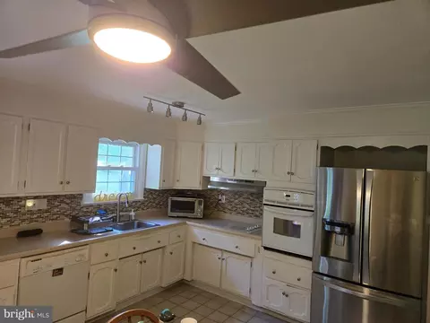Kitchen - 1086 Townsend Cir, Wayne, PA 19087 photo 1 of 4