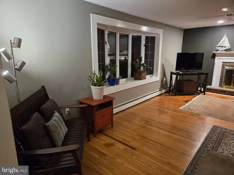 Living - 1086 Townsend Cir, Wayne, PA 19087 photo 11 of 11