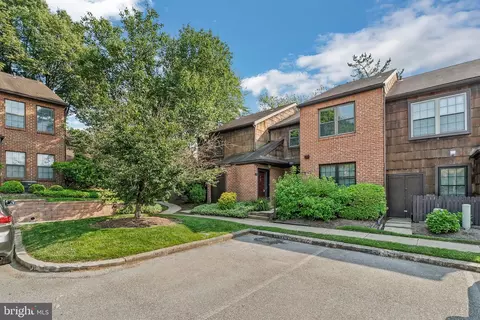 20 Hopkinson Ct, Wayne, PA 19087 photo 2
