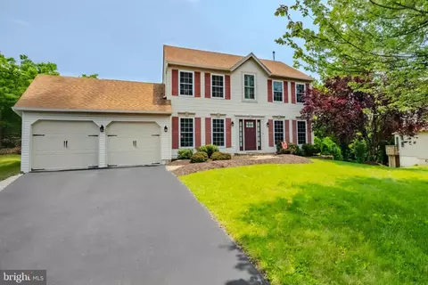 888 Winding River Ln, Phoenixville, PA 19460