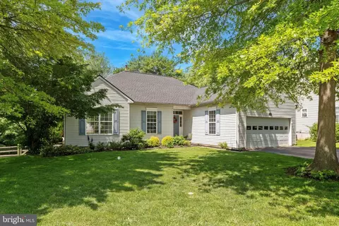 302 Cressent Ct, East Fallowfield Township, PA 19320