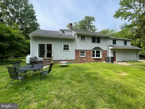 21 Long Ln, Malvern, PA 19355