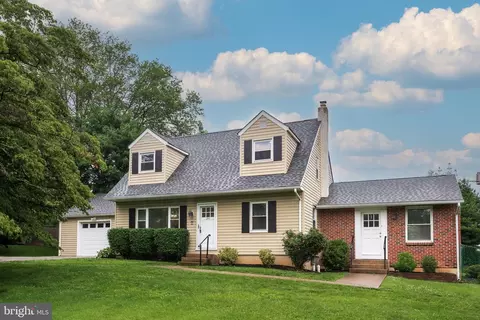 211 Seal Ln, West Chester, PA 19380