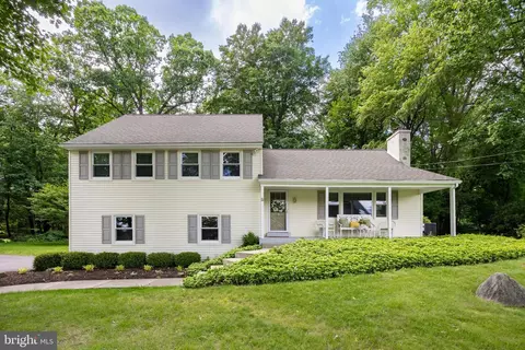 4 Toms Cir, Malvern, PA 19355