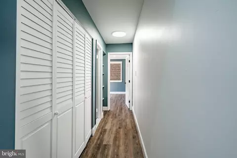 Entry Way - 30 Scott Ct, Chesterbrook, PA 19087 photo 6 of 7