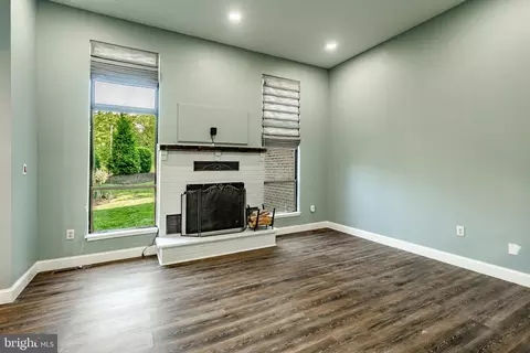 Living - 30 Scott Ct, Chesterbrook, PA 19087 photo 4 of 6