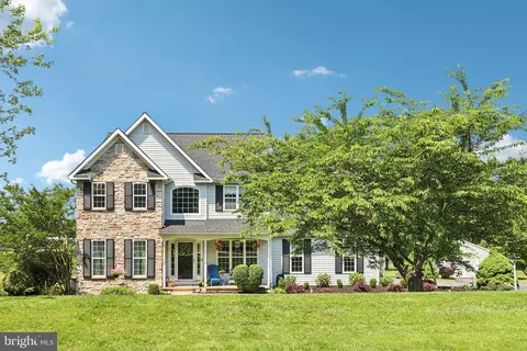 210 Lewis Farm Dr, Cochranville, PA 19330