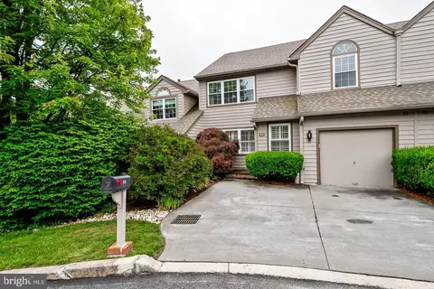 18 Manchester Ct #18, Berwyn, PA 19312