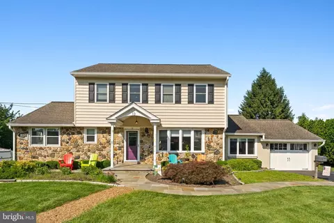 12 Crumley Ave, Malvern, PA 19355