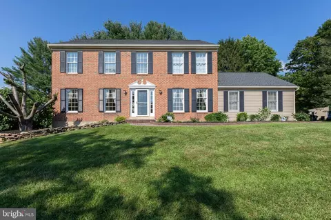 102 Trowbridge Ln, Downingtown, PA 19335