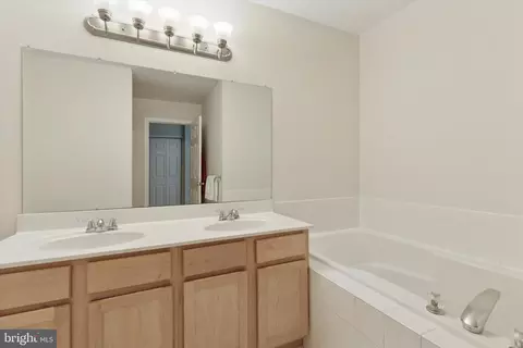 Entry Way - 116 Forge Ct, Malvern, PA 19355 photo 6 of 7