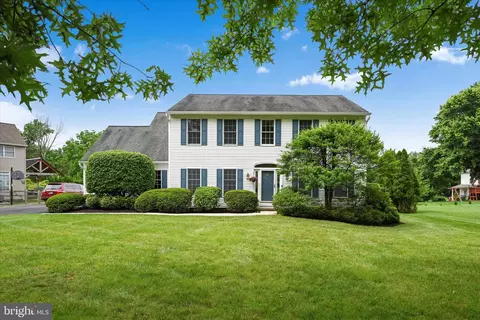 104 Brookhollow Dr, Downingtown, PA 19335