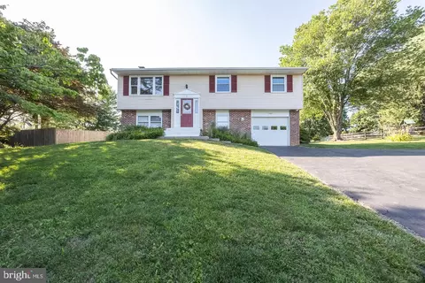 1902 Escourt Dr, Coatesville, PA 19320