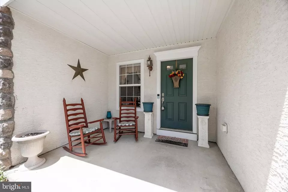  2751 Fynamore Ln, Downingtown, PA 19335 photo 2