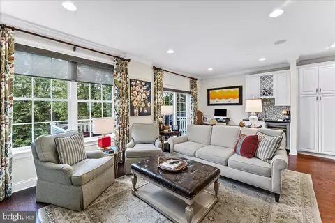 Living - 4 Parkview Cir, Wayne, PA 19087 photo 3 of 3