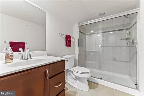 Bath - 4 Parkview Cir, Wayne, PA 19087 photo 3 of 3
