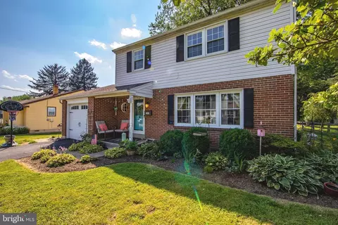161 Lake Dr, Downingtown, PA 19335