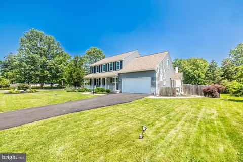 102 Stonebridge Ln, Downingtown, PA 19335