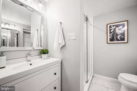 Bath - 79 Crestline Rd, Wayne, PA 19087 photo 4 of 4