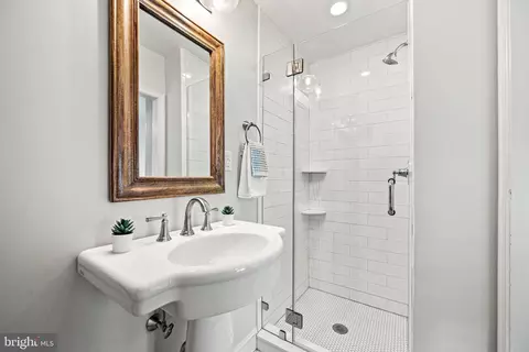Bath - 79 Crestline Rd, Wayne, PA 19087 photo 1 of 4