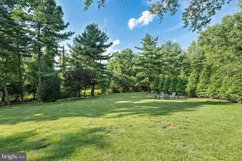 Exterior - 223 Country Gate Rd, Wayne, PA 19087 photo 3 of 5