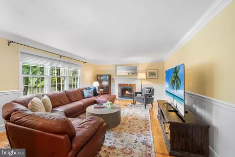 Living - 223 Country Gate Rd, Wayne, PA 19087 photo 2 of 2