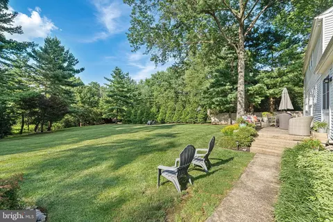 Exterior - 223 Country Gate Rd, Wayne, PA 19087 photo 4 of 5