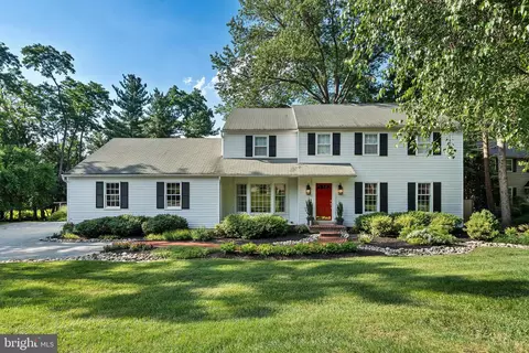 223 Country Gate Rd, Wayne, PA 19087