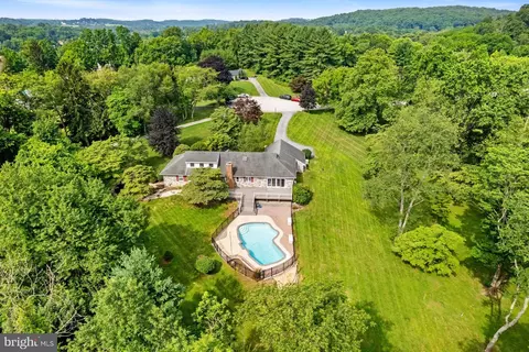 1619 Clearview Dr, Chester Springs, PA 19425