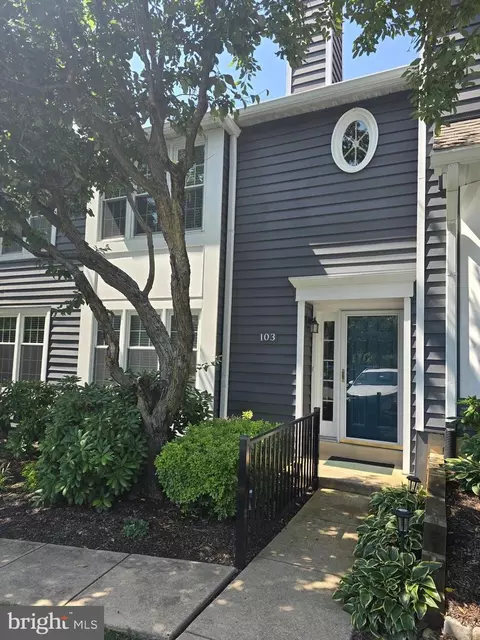 103 Lakeside Dr, Downingtown, PA 19335