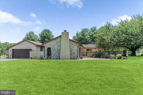 6 Tower Ln, Lincoln University, PA 19352