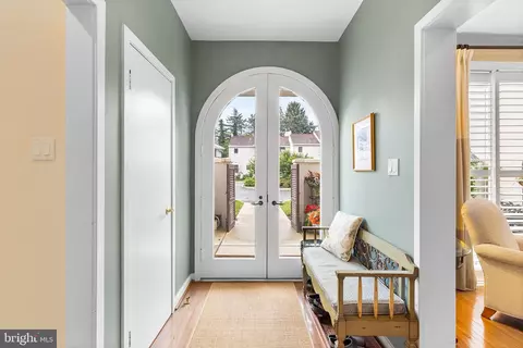 Entry Way - 3 Dezac #3, Devon, PA 19333 photo 1 of 7