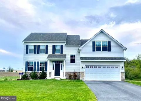 190 Petrelia Dr, Honey Brook, PA 19344