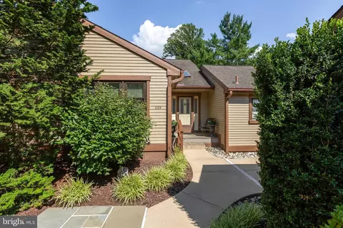 689 Heatherton Ln, West Chester, PA 19380