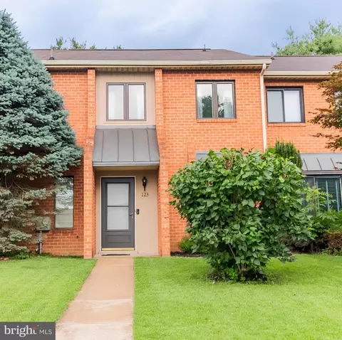 123 Caernarvon Ct, Exton, PA 19341