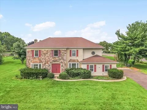 906 River View Cir, Phoenixville, PA 19460