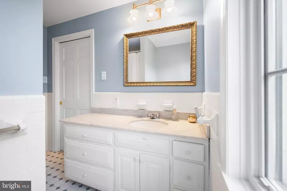 Bath - 1263 Argyle Rd, Berwyn, PA 19312 photo 4 of 6