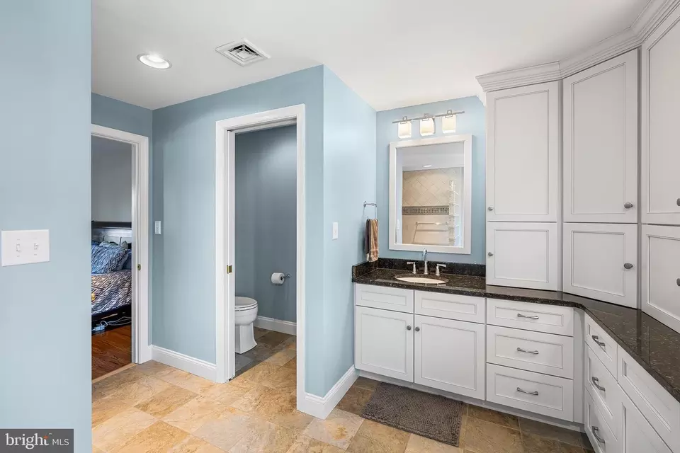 Bath - 1263 Argyle Rd, Berwyn, PA 19312 photo 2 of 6