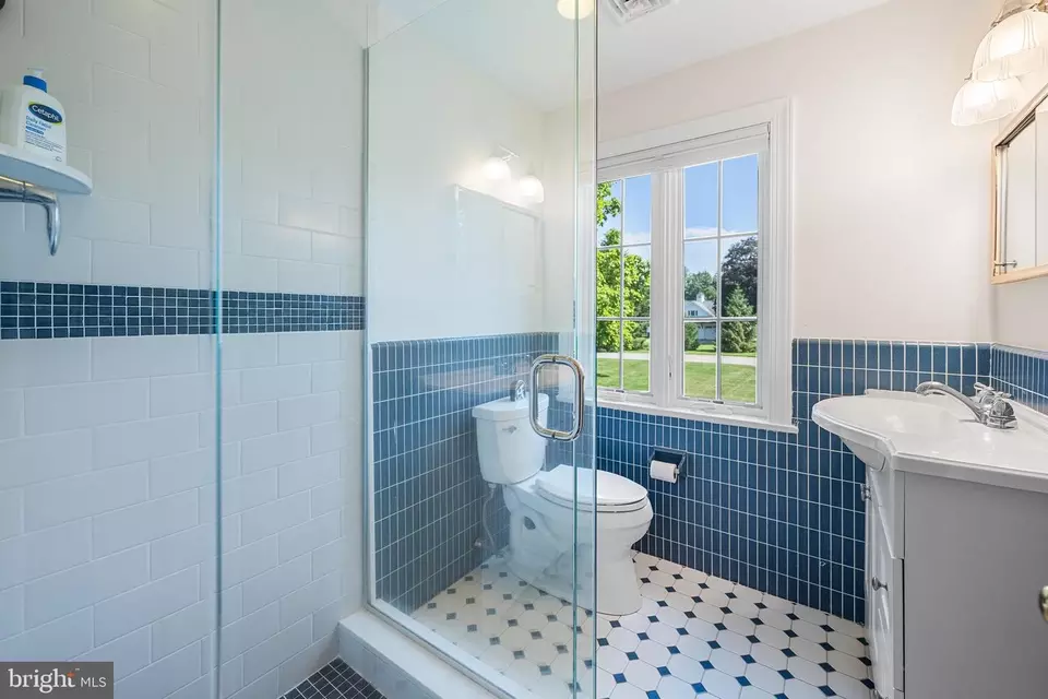 Bath - 1263 Argyle Rd, Berwyn, PA 19312 photo 5 of 6