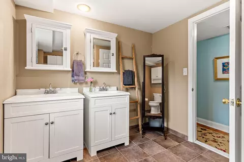 Bath - 337 Old Lancaster Rd, Devon, PA 19333 photo 2 of 4
