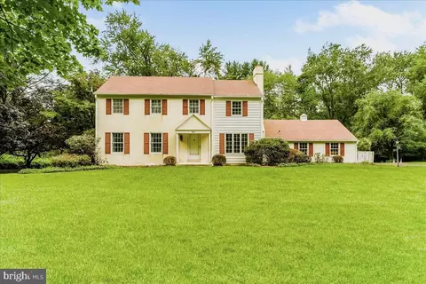 802 Bush Ln, Chadds Ford, PA 19317