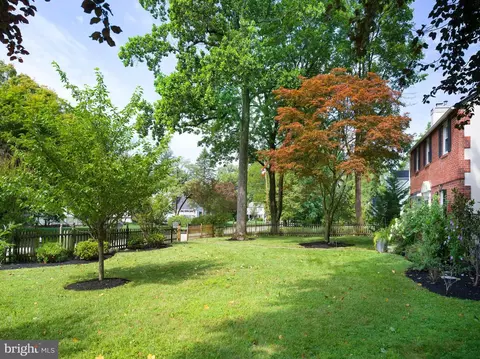 Exterior - 499 Woodcrest Rd, Wayne, PA 19087 photo 5 of 19