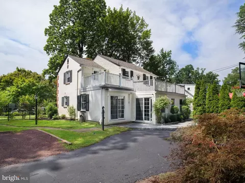 Exterior - 499 Woodcrest Rd, Wayne, PA 19087 photo 10 of 19