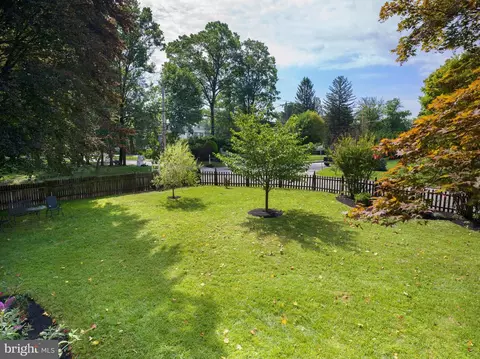 Exterior - 499 Woodcrest Rd, Wayne, PA 19087 photo 15 of 19