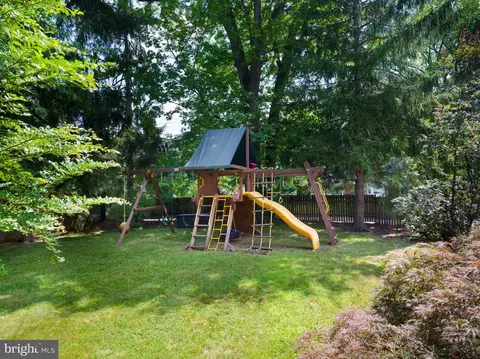 Exterior - 499 Woodcrest Rd, Wayne, PA 19087 photo 17 of 19